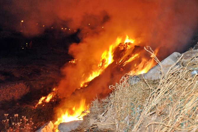 Demre'de sera atığı yangını