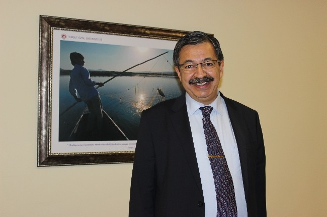 DİVAN EDEBİYATI ŞİİRLERİ İNGİLİZCEYE ÇEVRİLİYOR