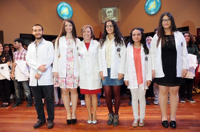 Doktor adayları beyaz önlüklerini giydi