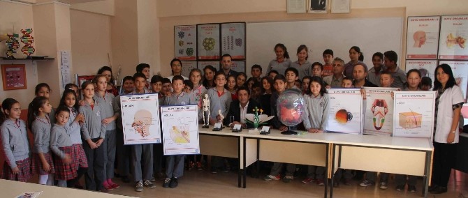 Döşemealtı'nda atık pilleri topladılar labaratuvar seti kazandılar