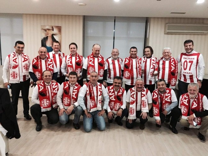 DOSİAD Yönetimine Başkan'dan Antalyaspor forması