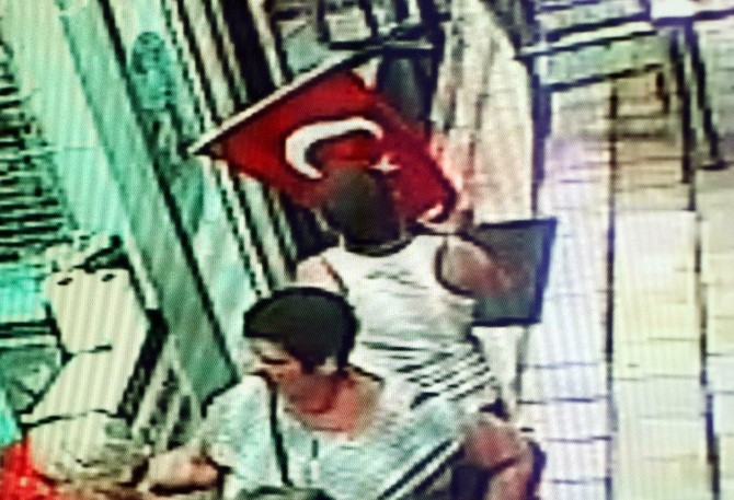 Down Sendromlu çocuğun Türk bayrağı sevgisi