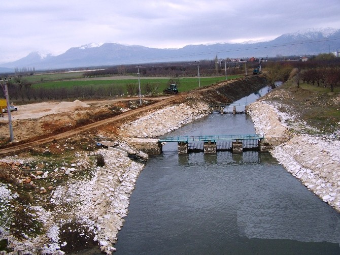 DSİ   ilçelerde dere ıslah çalışmalarına devam ediyor