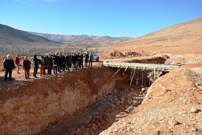 DSİ Bölge Müdürü Özgür, Elmalı ve Korkuteli’de incelemelerde bulundu