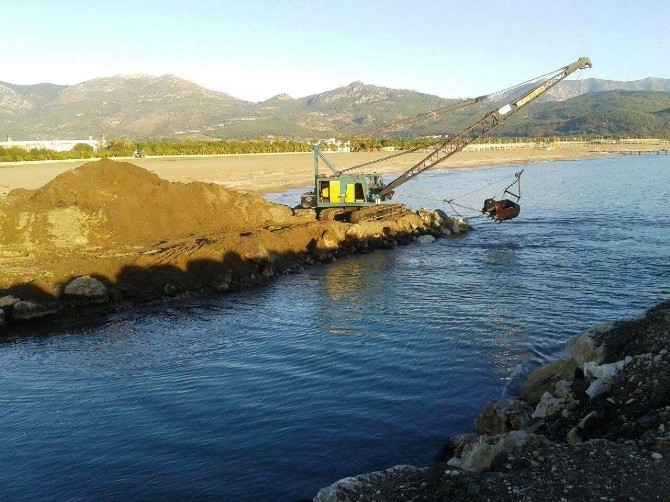 DSİ Bölge Müdürü Özgür, “Kumluca yapraklı ve Akmaz Çayını ıslah ediyoruz''