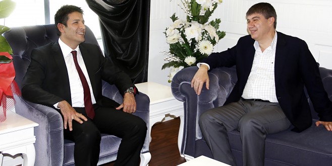 Düşman çatlattılar