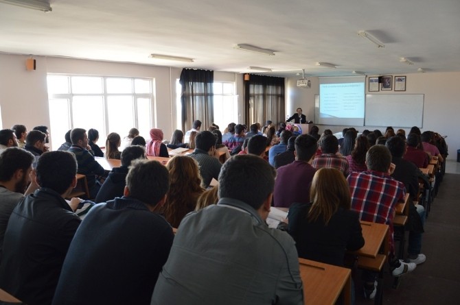 Elmalı MYO'da E-Ticaret ve Sosyal Medya semineri düzenlendi