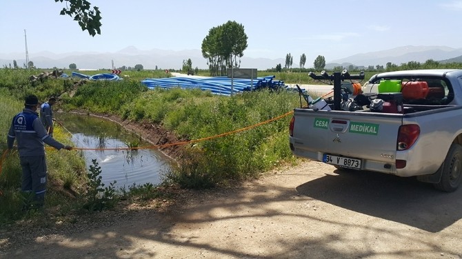 Elmalı’da dereler ilaçlandı