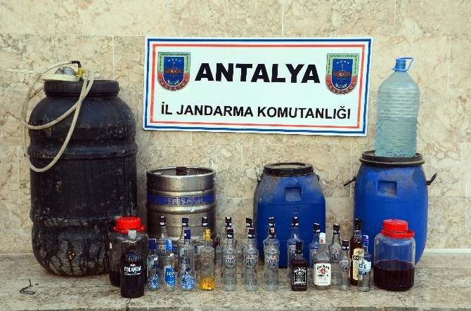 Elmalı’da jandarmadan sahte içki operasyonu