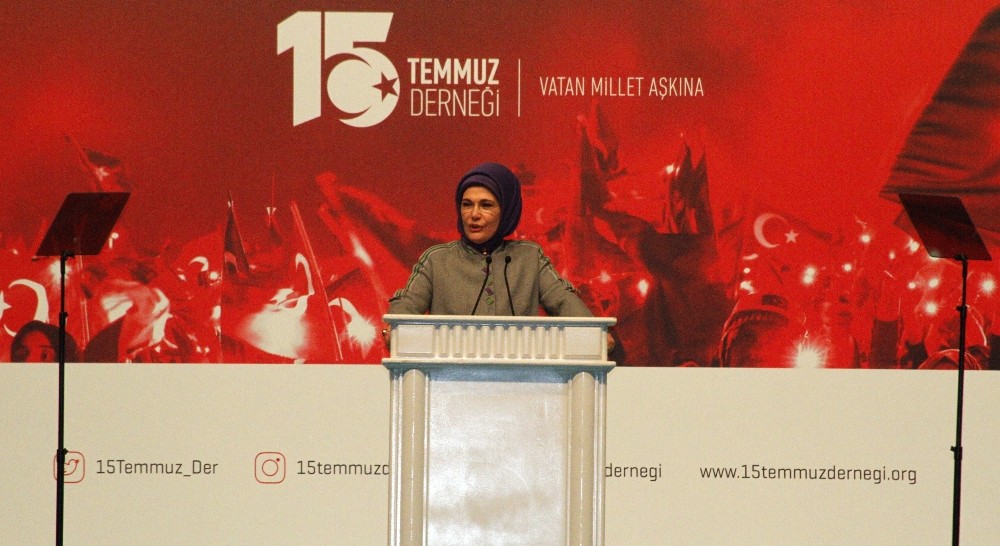 Emine Erdoğan ve Bakan Kaya 15 Temmuz Şehitlerinin aileleriyle buluştu (Videolu)