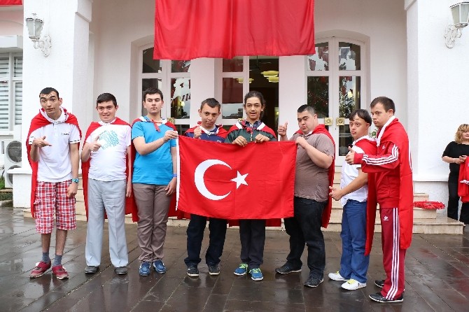 Engelli gençlere davul zurnalı asker uğurlaması