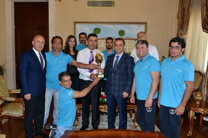 Engelli şampiyon sporculardan Vali Türker’e ziyaret