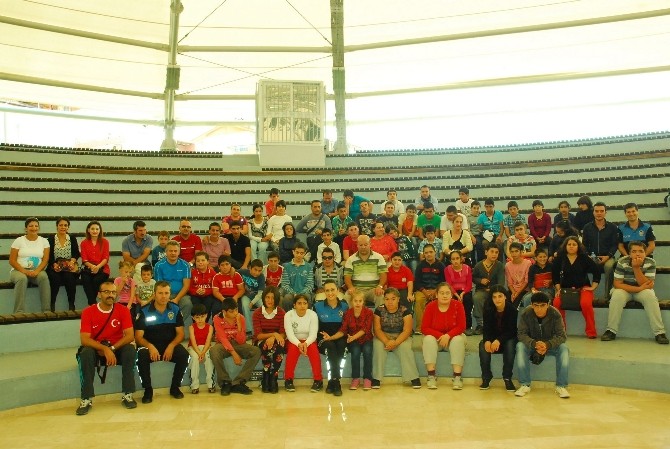 Engelliler Okulu Öğrencileri 'Köstebekgilleri'i ilgiyle izledi