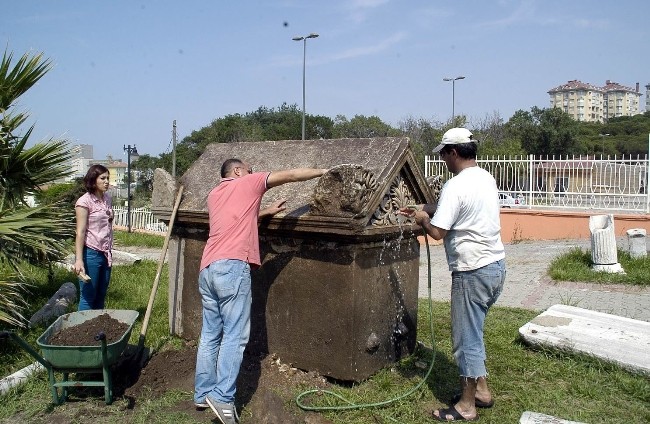 Erdek de 2 bin yıllık lahit bulundu