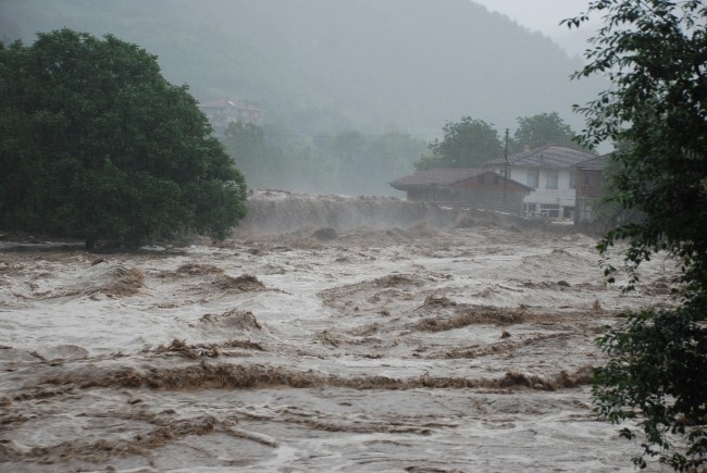 EREĞLİ'DE BİR BELDE VE BEŞ KÖY SULAR ALTINDA KALDI