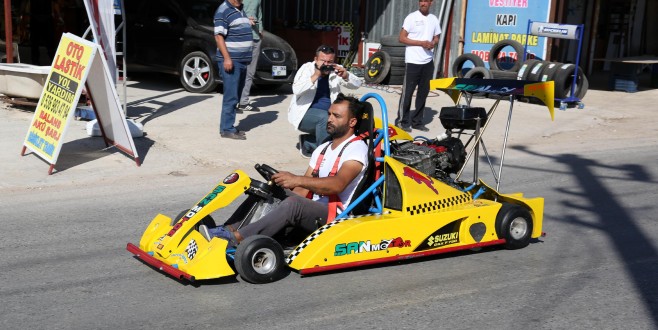 Eşi motosiklete karşı çıkınca 350 beygirlik araç üretti