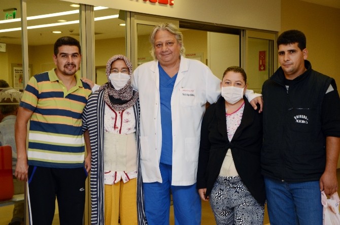 Eşlerinin çarpraz böbrek nakliyle hayata tutundular