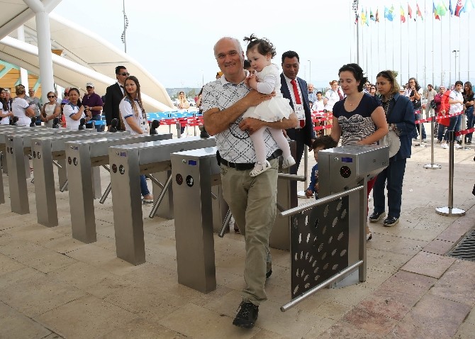 EXPO 2016’nın İlk Ziyaretçileri Minik Erdoğan Kardeşler Oldu