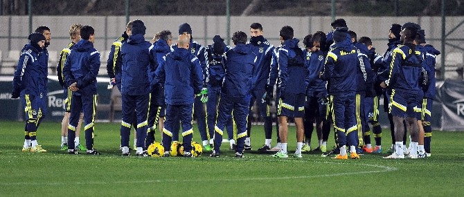 Fenerbahçe Antalya'da kamp çalışmalarına başladı