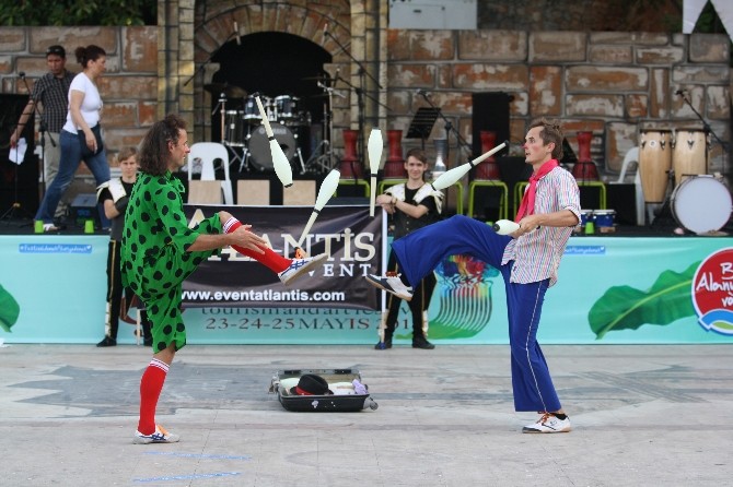 Festivalde animasyon ekipleri ve yerel sanatçıların gösterisi ilgiyle izlendi