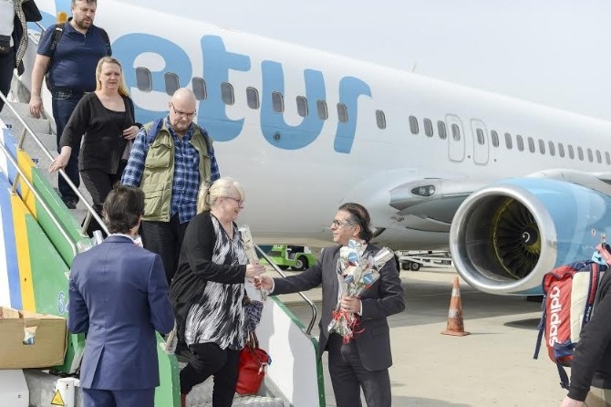 Finlandiya’dan Antalya’ya Gelen 189 Kişilik İlk Turist Kafilesi Krallar Gibi Karşılandı