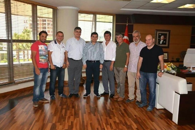Fotoğrafçılar odasından Tütüncü'ye ziyaret