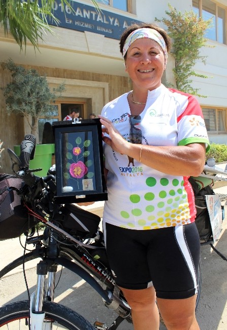 Fransız Mühendis, pedalla yaşama tutundu