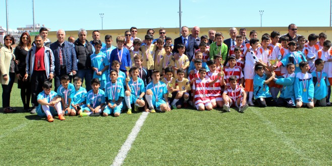 Futbol’da küçüklerin Şampiyonluk heyecanı