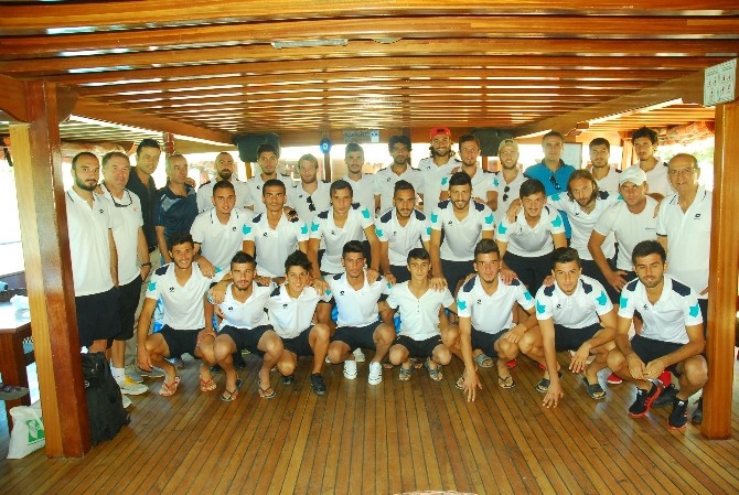 Futbolculara moral gezisi