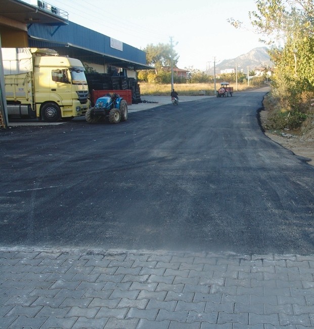 Gazipaşa’nın Sugözü grup yoluna sıcak asfalt