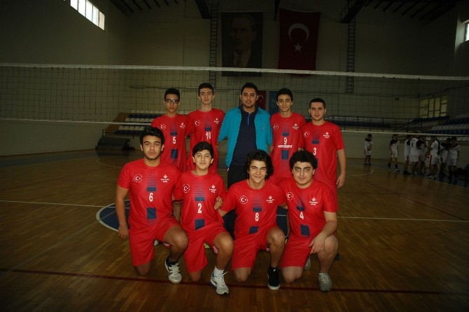 Genç erkeklerde Şelale Lisesi şampiyon oldu