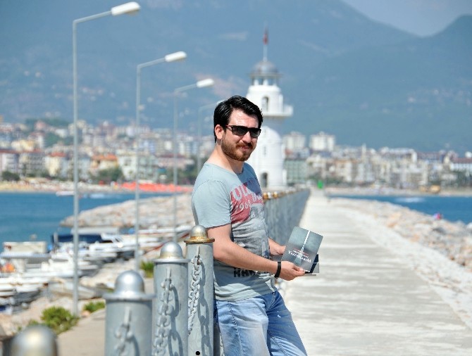 Genç gazeteci Anaktan şiir kitabı