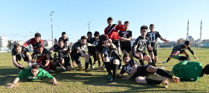 Gençlerde Muratpaşa şampiyon