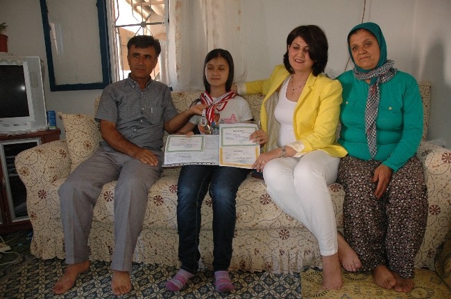 Görme engelli öğrenciye bilgisayar