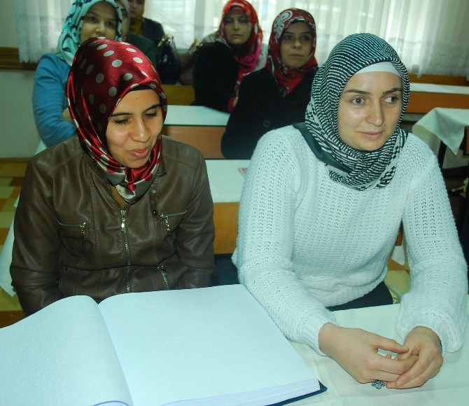 Görme enngellilere Kur'an -ı Kerim kursu