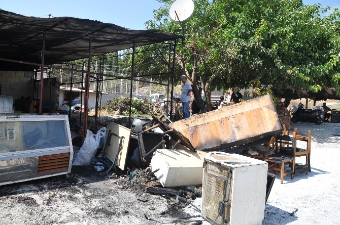 Gözlemeci Dükkanı Yanarak Kül Oldu