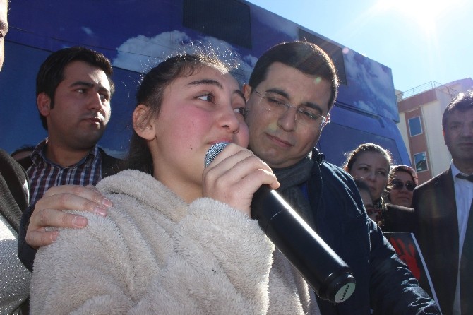 Gözü Yaşlı Küçük Kızın 