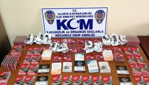 Gümrük kaçağı cep telefonu aksesuarı ele geçirdi