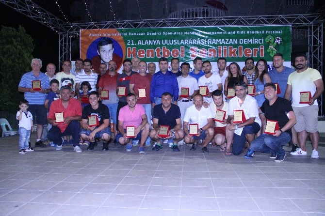 Hentbol Şenliğinde banket yemeği düzenlendi