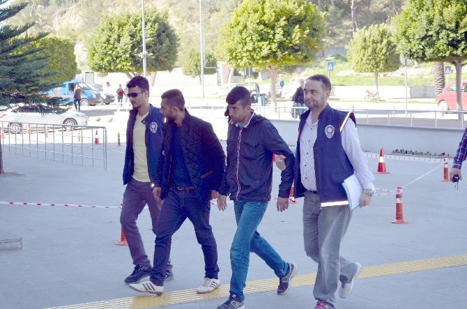 Hırsızlık Zanlıları Tutuklandı