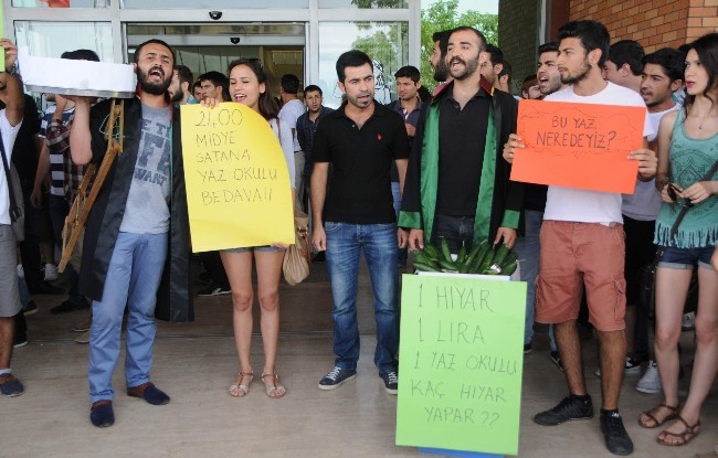 Hukuk öğrencilerinden ilginç eylem