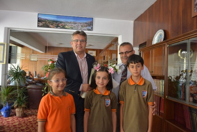 İlkokul öğrencileri başkan Öztekin'i ziyaret etti