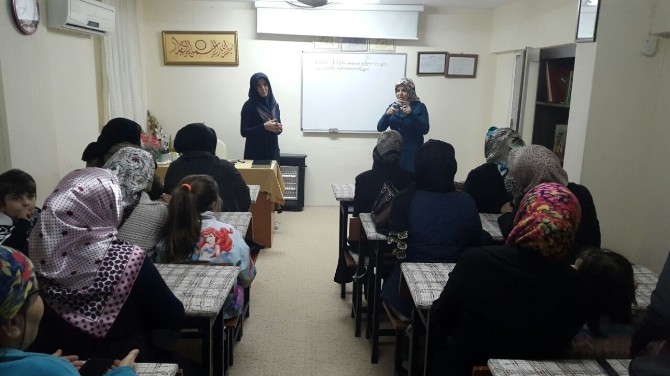 İşitme engelli kadınlara Din Kültürü Dersi ve Ahlak Bilgisi Eğitimi