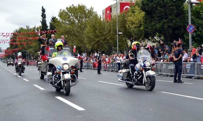 İstanbul da coşkulu 30 Ağustos kutlaması