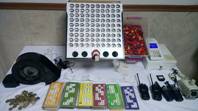 Jandarma, 54 kişiyi kumar oynarken bastı