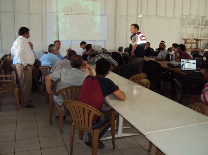 Jandarma trafikten işçi servis araçlarının sürücülerine eğitim