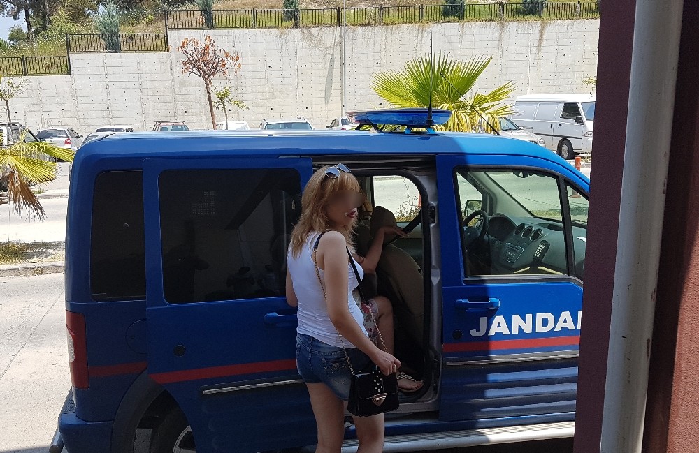 Jandarmadan fuhuş baskını!