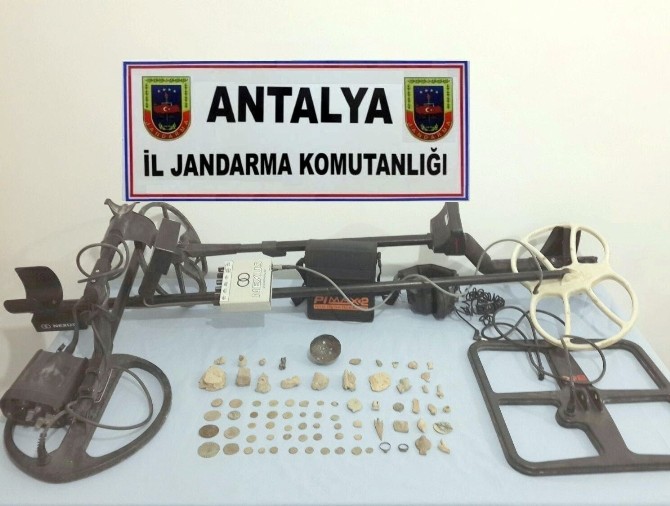 Jandarmanın baskın düzenlediği evden tarih fışkırdı