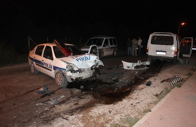 Kaçarken polis aracına çarptı