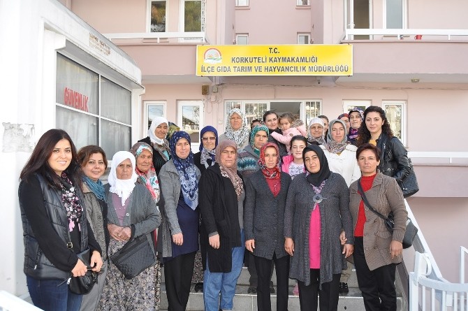 Kadın çiftçiler, Hayvancılık ve Süt Fuarını ziyaret etti